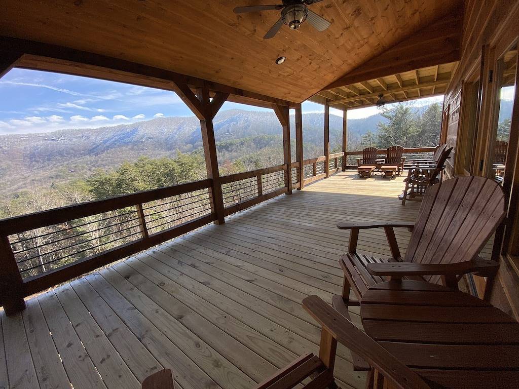 Luxury Cabin, Incredible View, Amazing Sunrise & Sunset, Secluded, Pet Friendly in Cherry Log, Chattahoochee National Forest