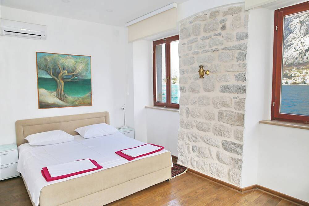 Große Luxusvilla am Wasser mit privatem Pool für 10 Personen in Kotor, Boka Kotorska