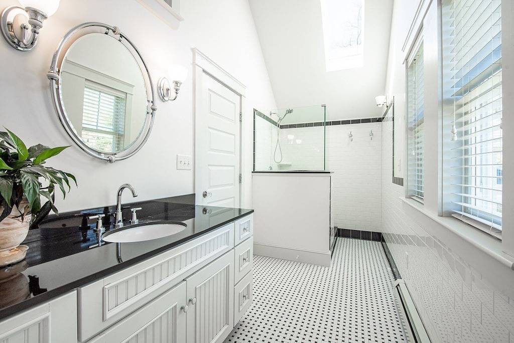 Kennebunk 5 Bedroom 3.5 Bathroom Cottage and Bunkhouse— Walk to Beach and Town! in Kennebunk, York County