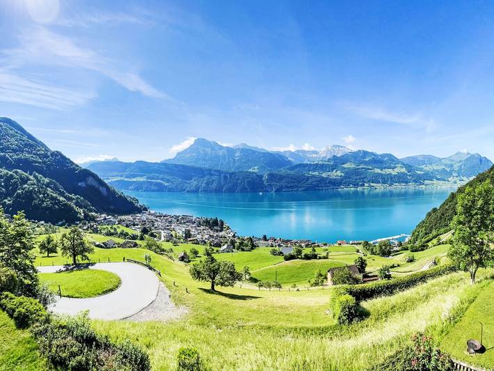 Ferienwohnung für 2 Personen, mit Balkon und Garten sowie Seeblick am Vierwaldstättersee