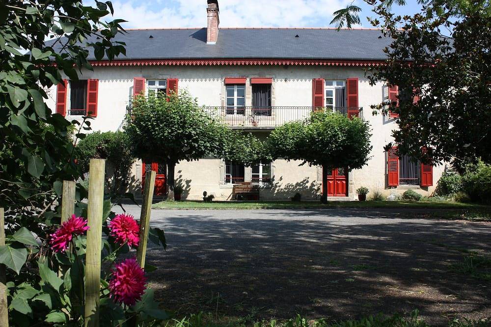 La Maison de l'Ousse, chambres d'hôtes en Béarn, proche Lourdes et Pau. in Livron (Pyrénées-Atlantiques), Béarn