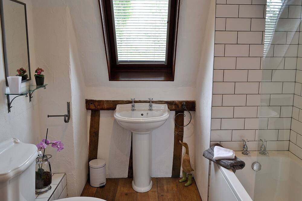 2 bedroom accommodation in Botesdale, near Diss in Burgate, Suffolk