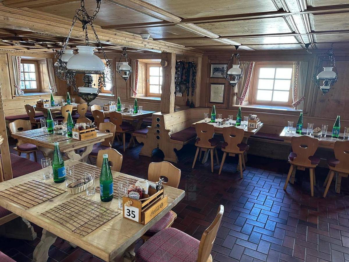 Double Room with Shared Bathroom in Flüelapass, Davos