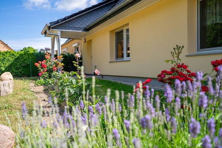 Ferienwohnung für 4 Personen, mit Terrasse und Garten in Vipperow