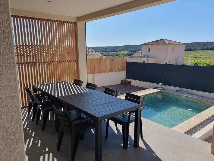 Location de vacances pour 6 personnes, avec vue ainsi que piscine et jardin à Sanilhac-Sagriès - 3