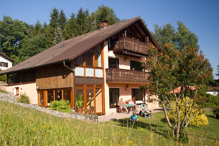 Ferienwohnung für 2 Personen, mit Balkon und Balkon/Terrasse sowie Terrasse und Garten an der Rhön