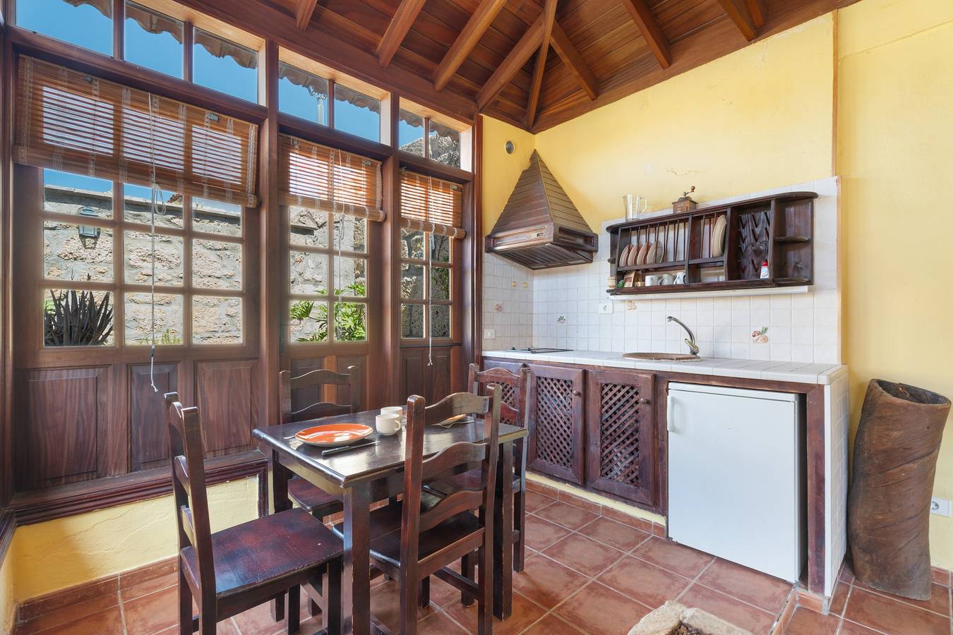 Apartamento inteiro, Apartamento de férias 'Aljibe' com vista para o mar, piscina partilhada e Wi-Fi in Granadilla de Abona, Tenerife (Sul)