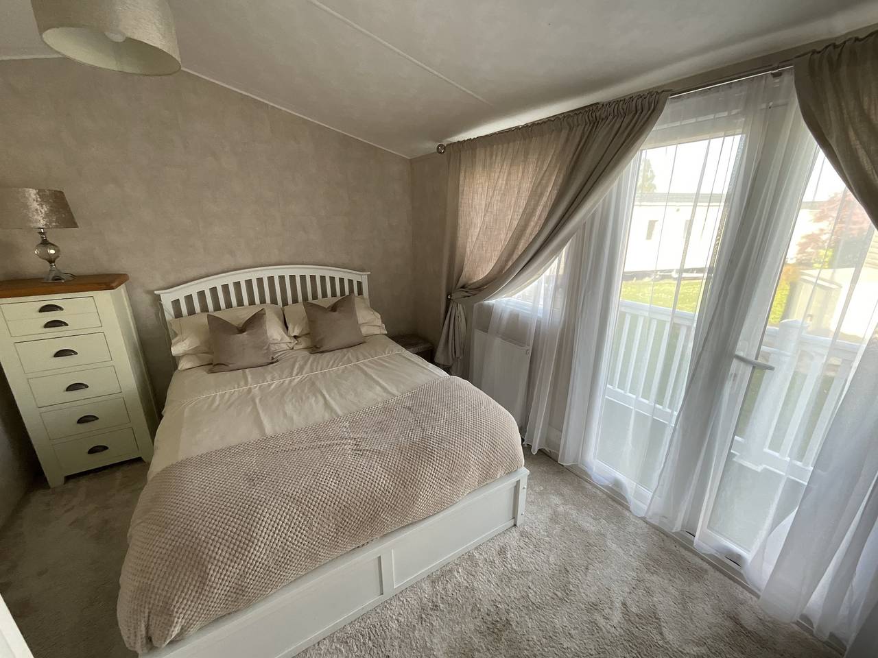 Seaview Caravan 2 Bedroom Sleeps 6 -Wifi -Smart Tv in Mersea Island, Colchester