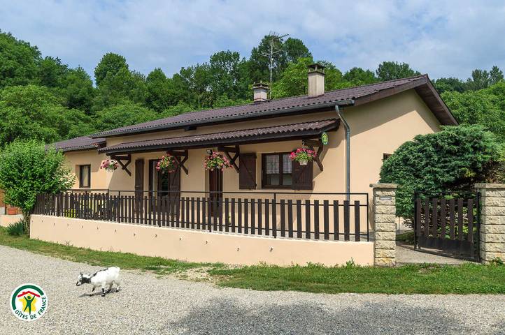 Gîte pour 6 personnes, avec jardin dans l' Isère