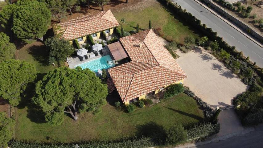 Chambre d’hôte pour 2 personnes, avec Terrasse et Jardin ainsi que Piscine et Vue à Calvi