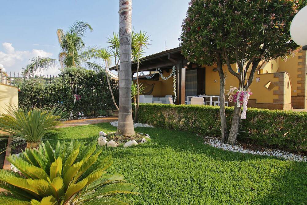 Beach side villa pour une vacance à la mer, 2 chambres, Wi-Fi, Ac & Garden in Spiaggia di Campofelice di Roccella (Campofelice di Roccella), Campofelice di Roccella