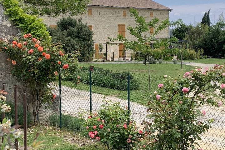 Location de vacances pour 4 personnes, avec Jacuzzi et Jardin à Domessargues
