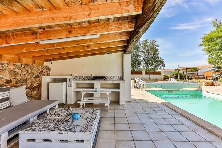 Location de vacances pour 7 personnes, avec terrasse ainsi que piscine et jardin à Notre-Dame-de-Riez - 4