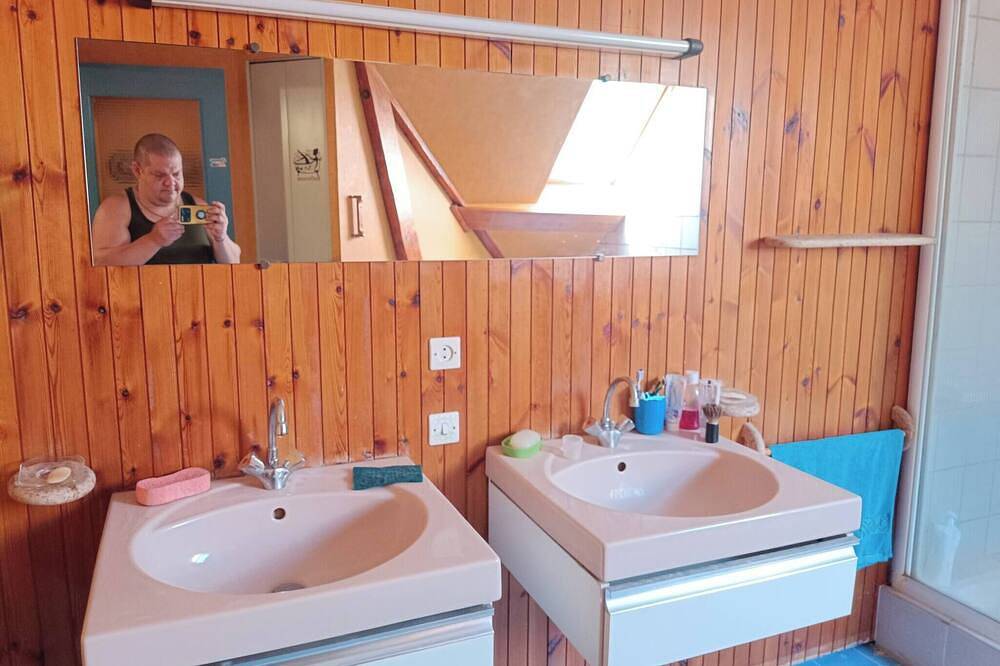 Acogedora y tranquila habitación doble con amplio escritorio in Fruges, Montreuil (Região)