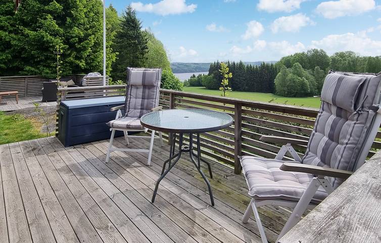 Ferienhaus für 4 Personen mit Seeblick in Viken