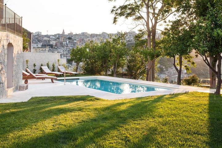 Ferienwohnung für 3 Personen, mit Terrasse und Garten sowie Pool in Ragusa Ibla