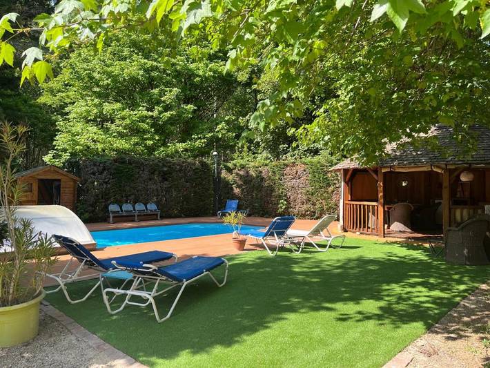 Chambre d’hôte pour 2 personnes, avec Terrasse et Jardin ainsi que Piscine et Vue