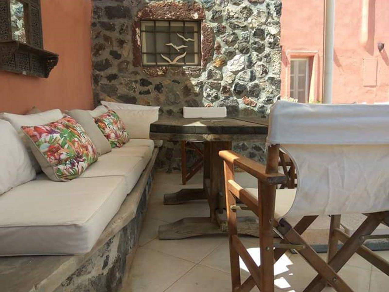 Real Santorini, Cave House – far from the crowds, small village in Exo Gonia, Vothonas