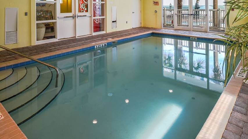 Hotel for 6 people, with hot tub and sauna as well as yard and pool in Ormond Beach