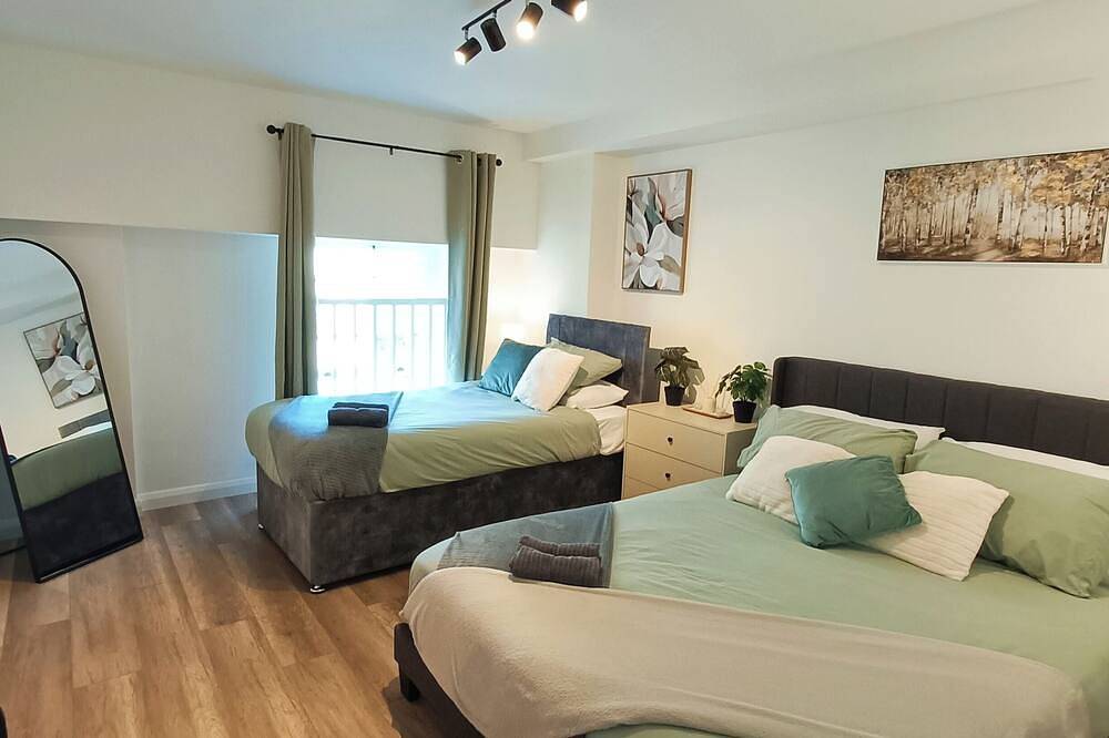 Geheel appartement, Brand New 2-Bedroom Apartment in the heart of Swindon Old Town - Sleeps 6 in Swindon, North Wessex Downs