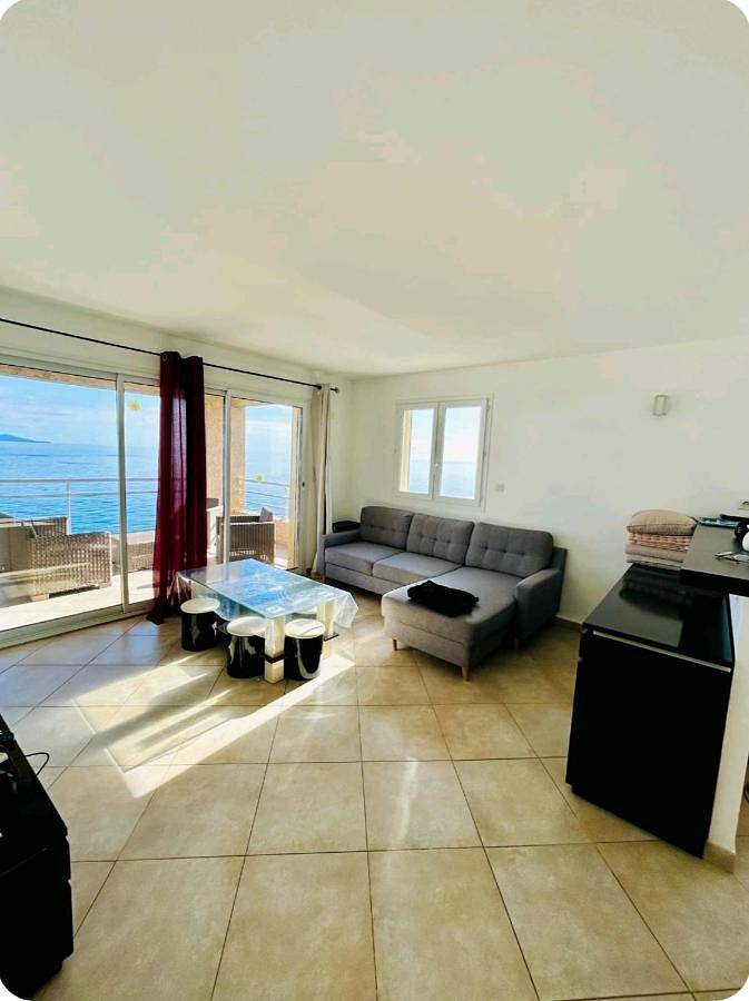 Gîte pour 4 personnes, avec terrasse et vue à Luri - 3