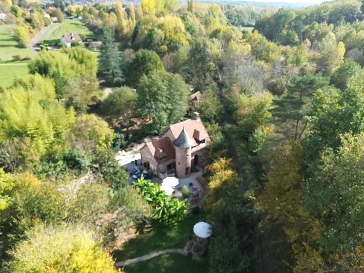 Location de vacances pour 8 personnes, avec vue et piscine ainsi que sauna et jardin, animaux acceptés à Collonges-la-Rouge - 2