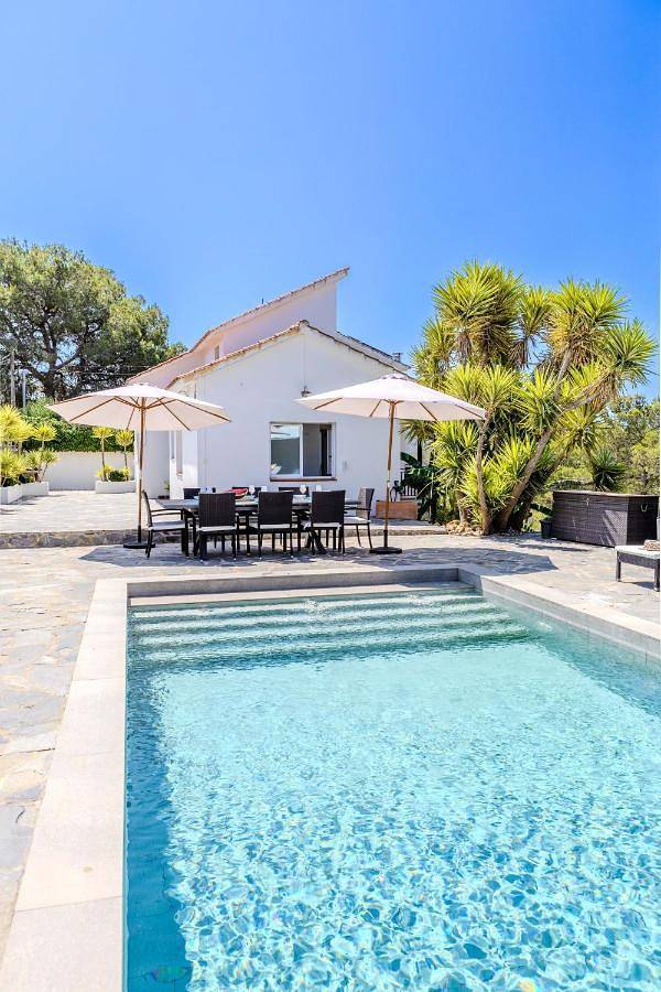 Apartamento para 6 personas, con piscina además de jardín y vistas en Olivella