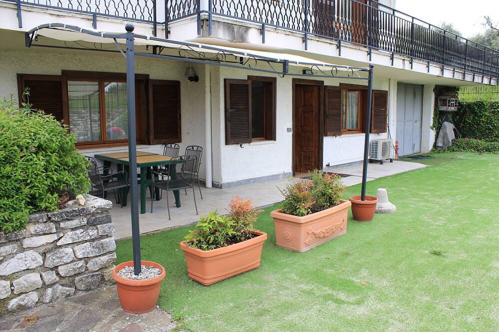 Ganze Wohnung, Apartment 8: secluded and quiet. Cool and comfortable in Manerba del Garda, Gardasee-Berge