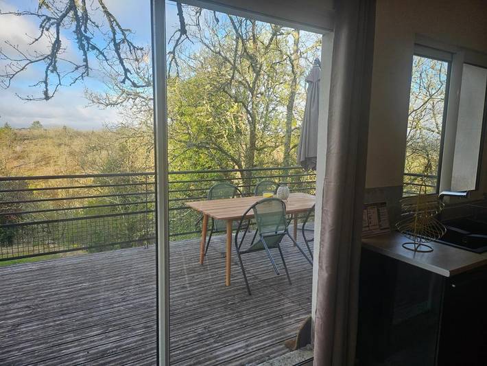 Location de vacances pour 4 personnes, avec vue ainsi que terrasse et piscine à Cahors - 2
