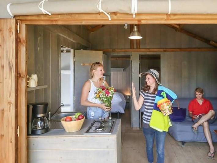 Flower Camping Le Conleau - Tienda de lona y madera 4 personas - Cabane Lodge Bois sur pilotis Standard 38m² (2 habitaciones) incluida terraza cubierta de 8m². in Vannes, Côte des Mégalithes