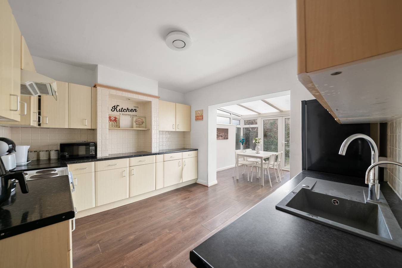 House Sleeps 10 with Enclosed Garden in Reading, Berkshire