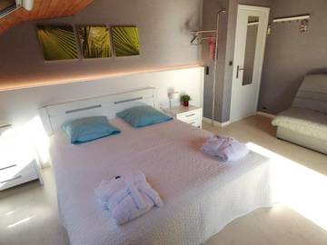 Chambre d’hôte pour 2 personnes, avec jardin ainsi que terrasse et vue à Olne