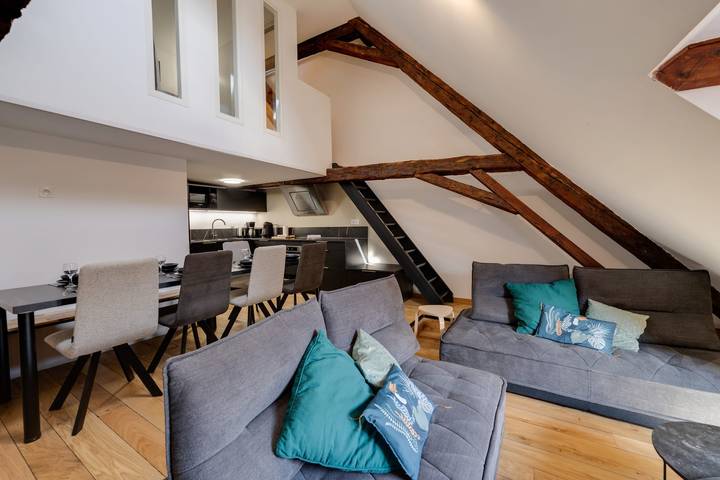 Gîte pour 6 personnes, avec Vue sur le lac dans Office De Tourisme Lac D Annecy Rive Plein Soleil
