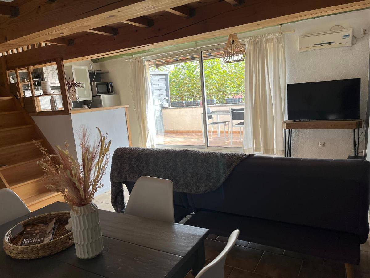 Appartement entier, Duplex lumineux sur gde Terrasse, Balneo double, parking privé, Clim, local vélos in Entraigues-sur-la-Sorgue, Vaucluse