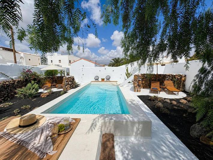 Gîte pour 2 personnes, avec Terrasse et Jardin ainsi que Piscine et Vue dans Guatiza