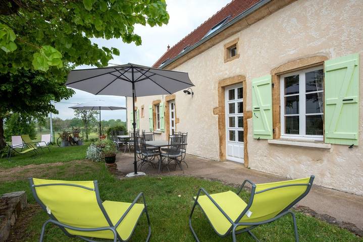 Gîte pour 12 personnes, avec terrasse et jardin
