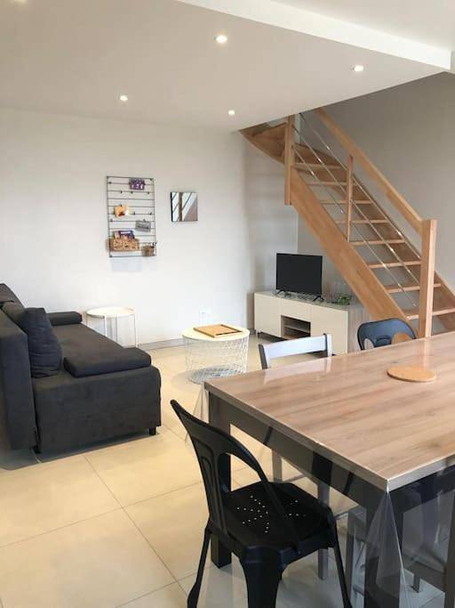 Gîte pour 6 personnes, avec jardin ainsi que terrasse et vue à Saint-Quentin-sur-le-Homme