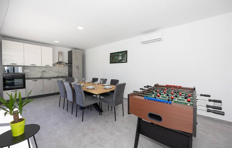 Charmantes Apartment mit Pool in der Nähe von Imotski und dem Modro Jezero in Imotski, Makarska Riviera