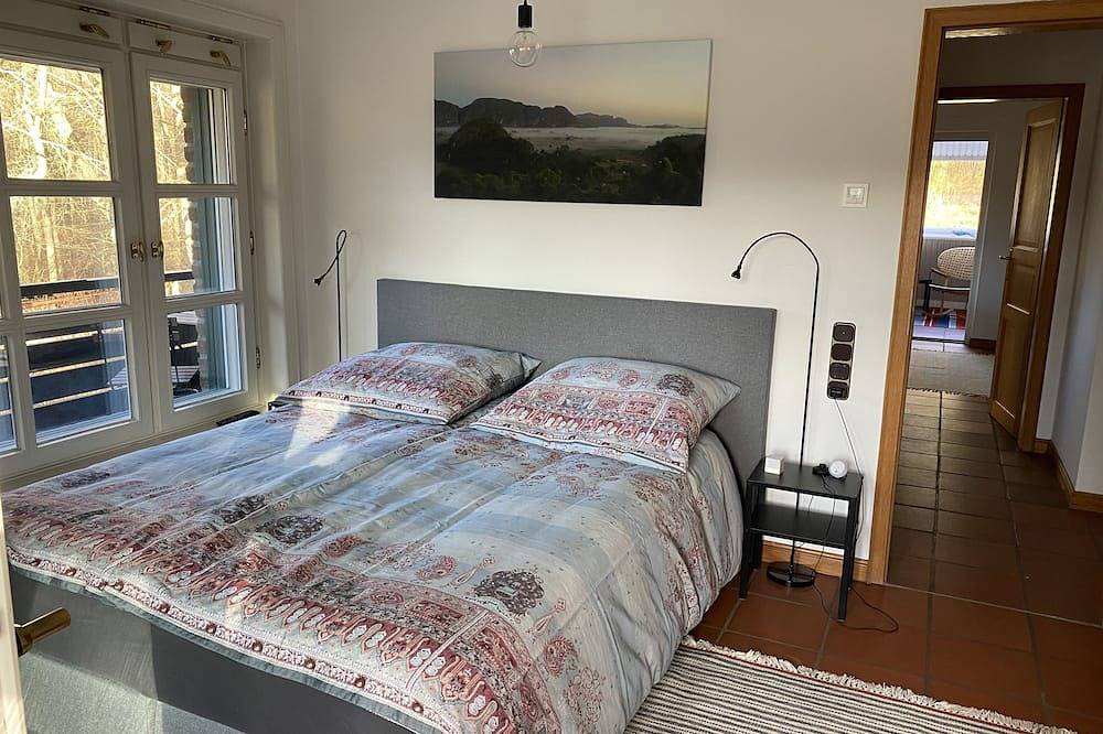 Ganze Wohnung, Charmante, großzügige Ferienwohnung mitten im Wald am Ratzeburger Küchensee in Schmilau, Naturpark Lauenburgische Seen