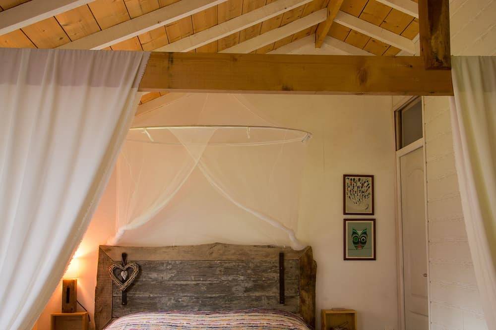 Jolie cabane dans de beaux jardins avec poêle à bois et bain à remous / jacuzzi nordique. in Espinas, Tarn-et-Garonne