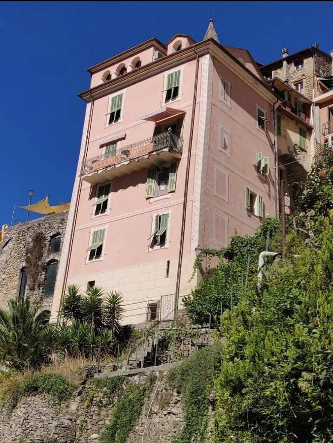 Chambre d’hôte pour 2 personnes, avec terrasse et vue, animaux acceptés à Pigna  (Ligurie) - 2
