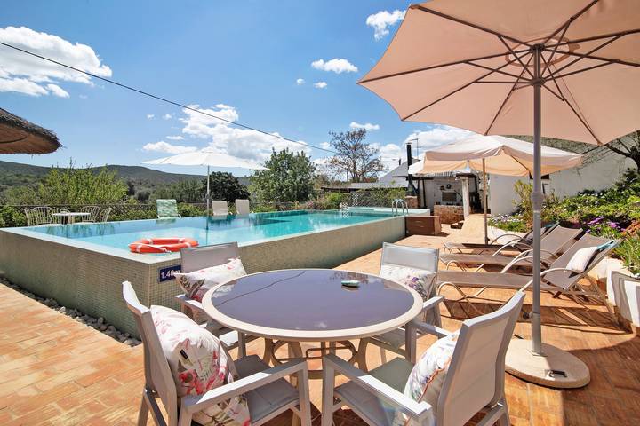 Vakantiehuis voor 5 personen, with tuin and kinderzwembad as well as whirlpool in de Algarve