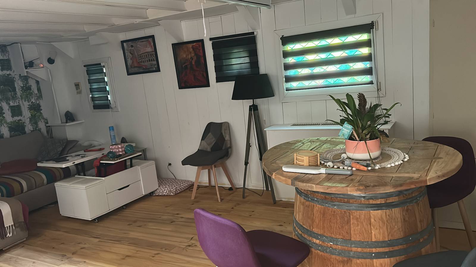 Guest Room with Lake View, Wi-Fi and Air Conditioning in Arles, Arles region