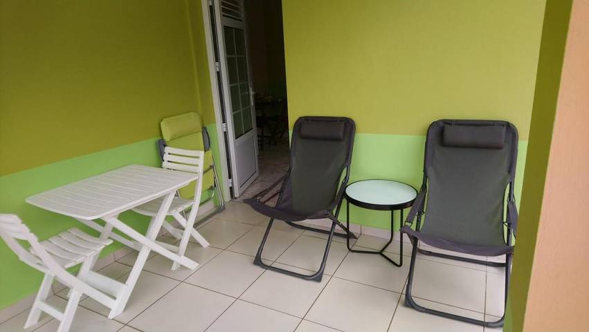 Location de vacances pour 2 personnes, avec vue ainsi que jardin et terrasse à Le Lorrain (Martinique) - 2