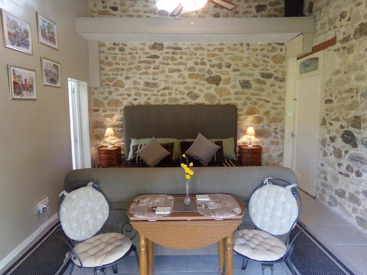 King Room with Garden View in La Porcherie, Région de Limoges