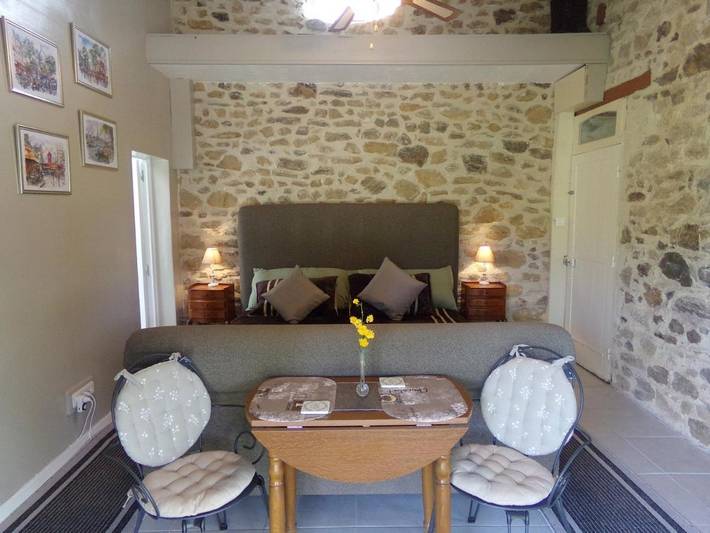 Chambre d’hôte pour 2 personnes, avec vue et jardin à La Porcherie
