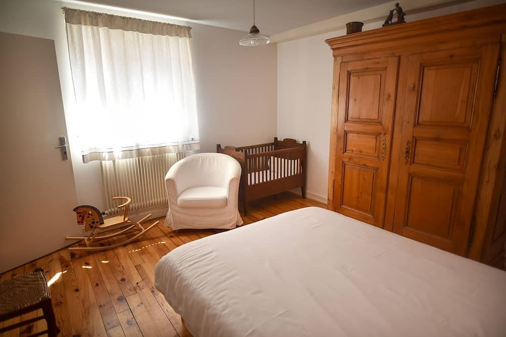 Cosy and quiet gîte with a paved courtyard planted with flowers, 5 minutes from the center. in Ribeauvillé, Parc naturel régional des Ballons des Vosges
