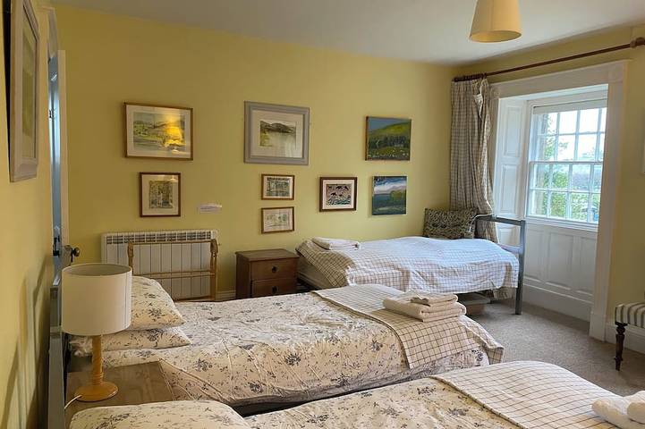 Attractive West London residnece sleeps 4-5 in Staffordshire