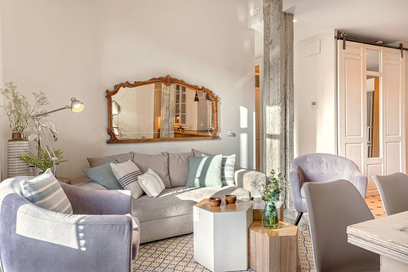 Entire apartment, Genteel Home Cervantes in Málaga Central District, Malaga