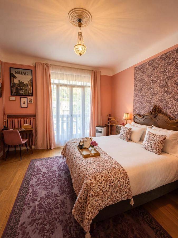 Gîte pour 2 personnes, avec Balcon et Terrasse ainsi que Jacuzzi et Jardin à Espalion - 2